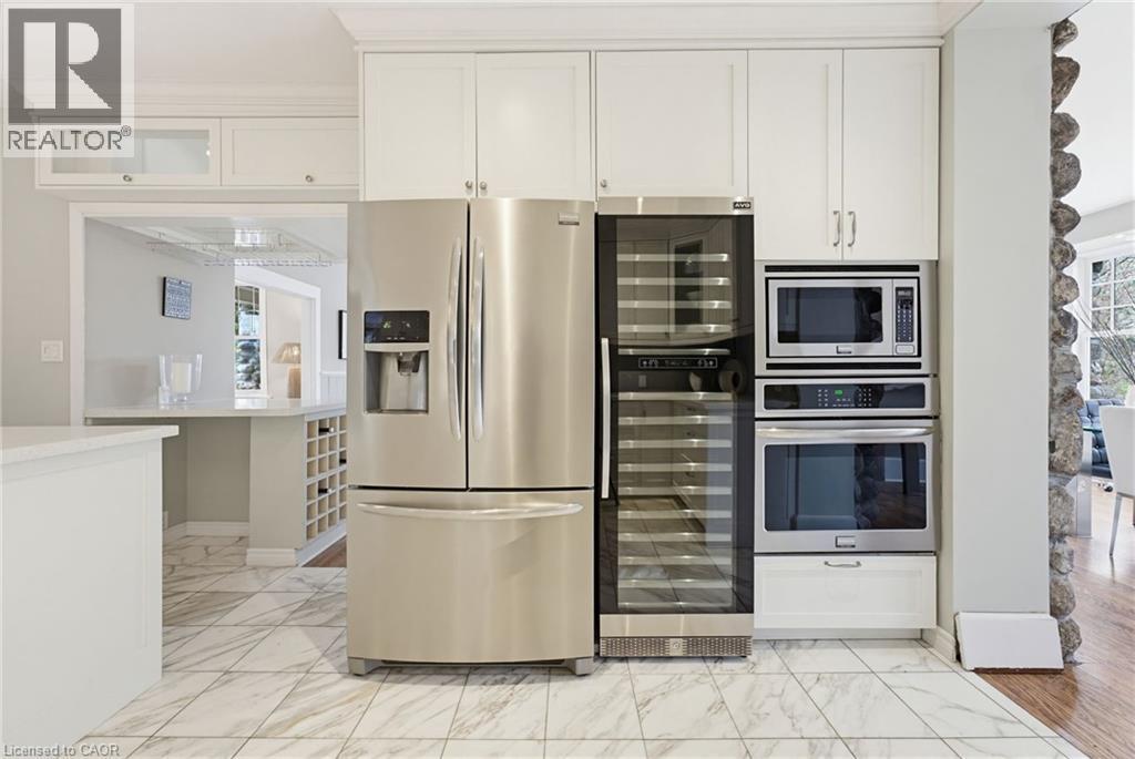 3083 Lakeshore Road, Burlington, ON - Indoor Photo Showing Kitchen