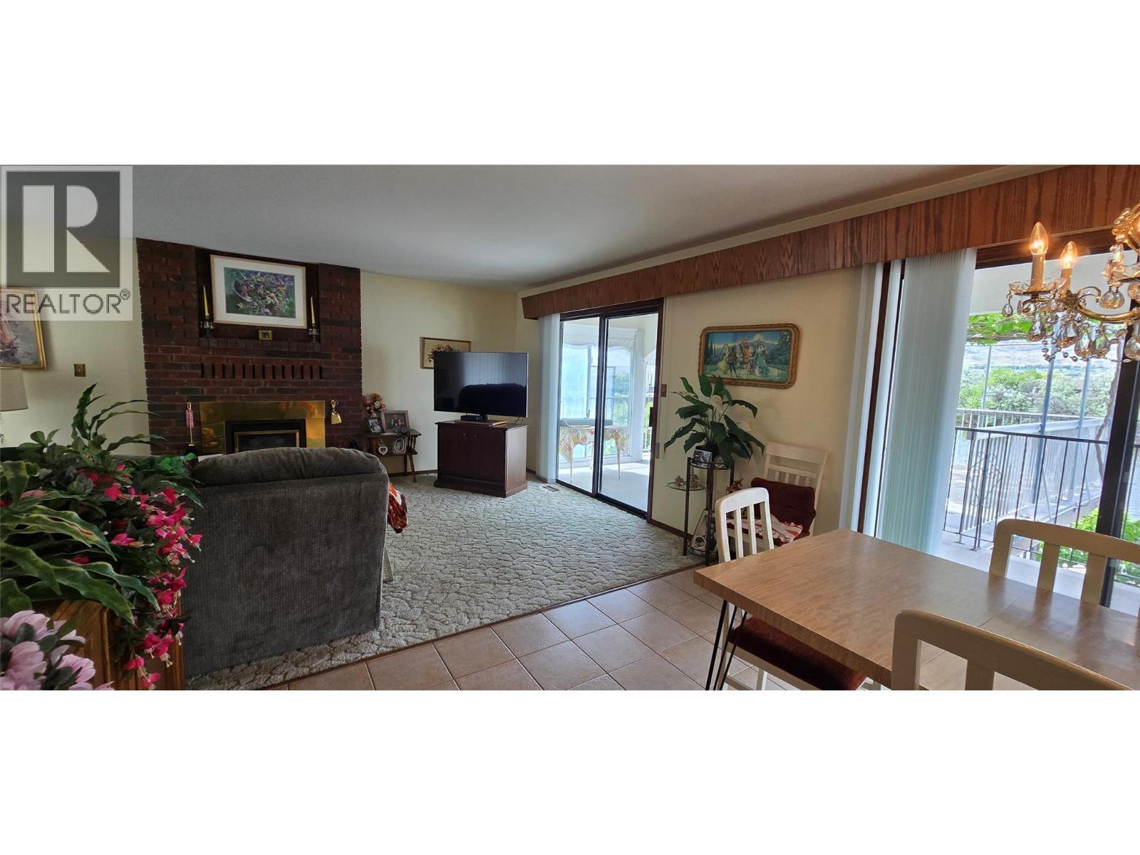 26 Bayview Crescent, Osoyoos, BC - Indoor With Fireplace