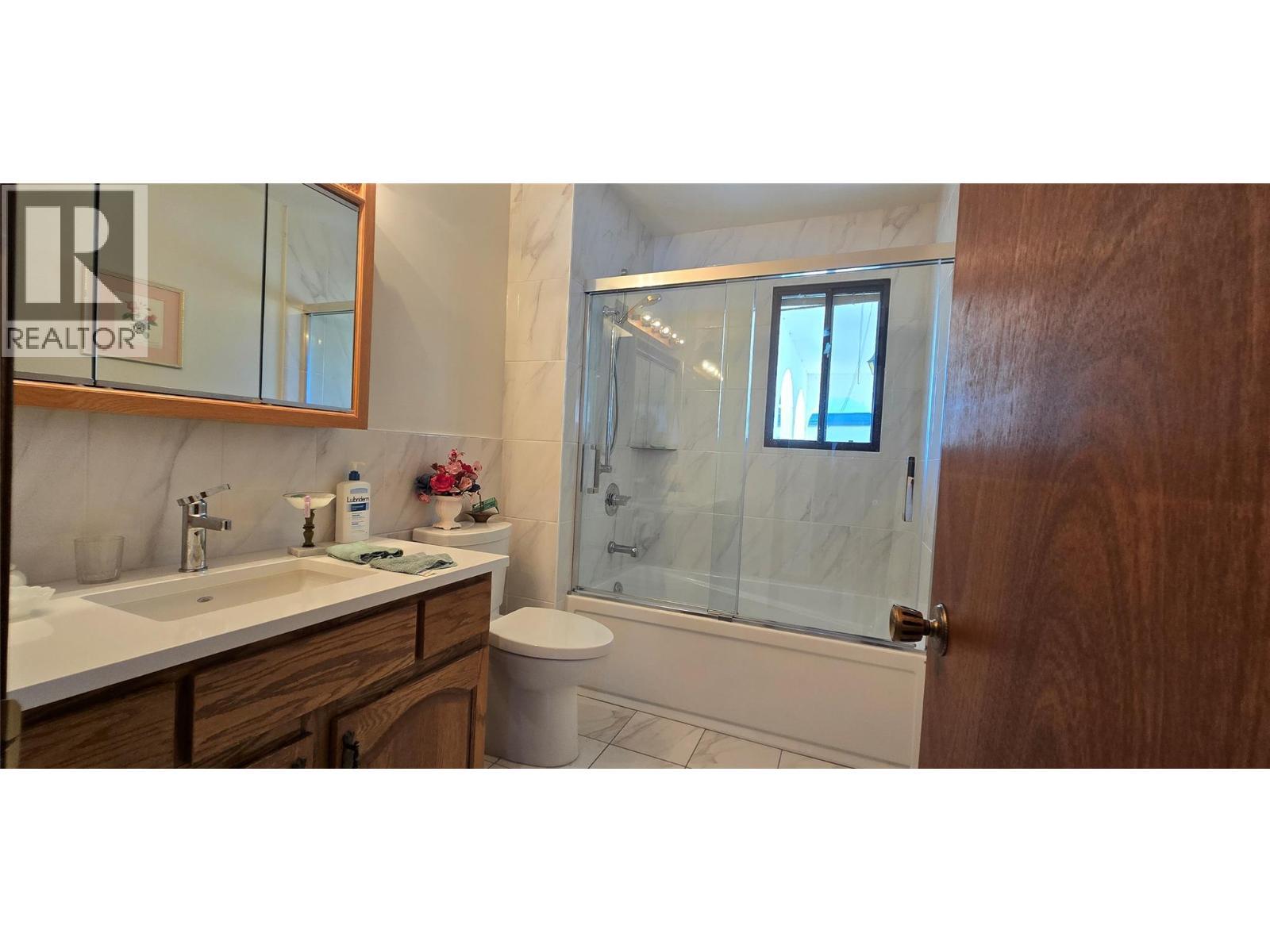 26 Bayview Crescent, Osoyoos, BC - Indoor Photo Showing Bathroom
