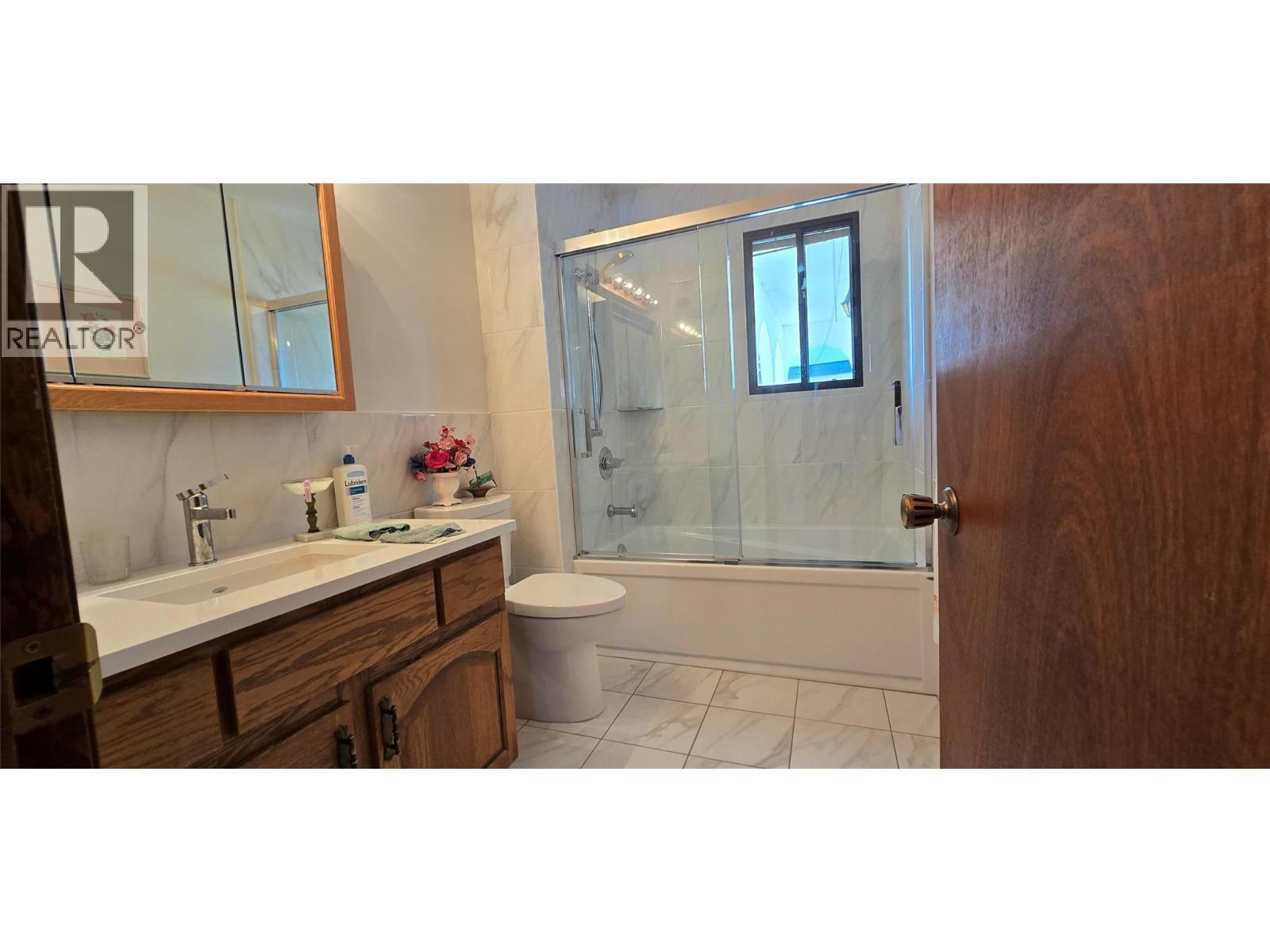 26 Bayview Crescent, Osoyoos, BC - Indoor Photo Showing Bathroom