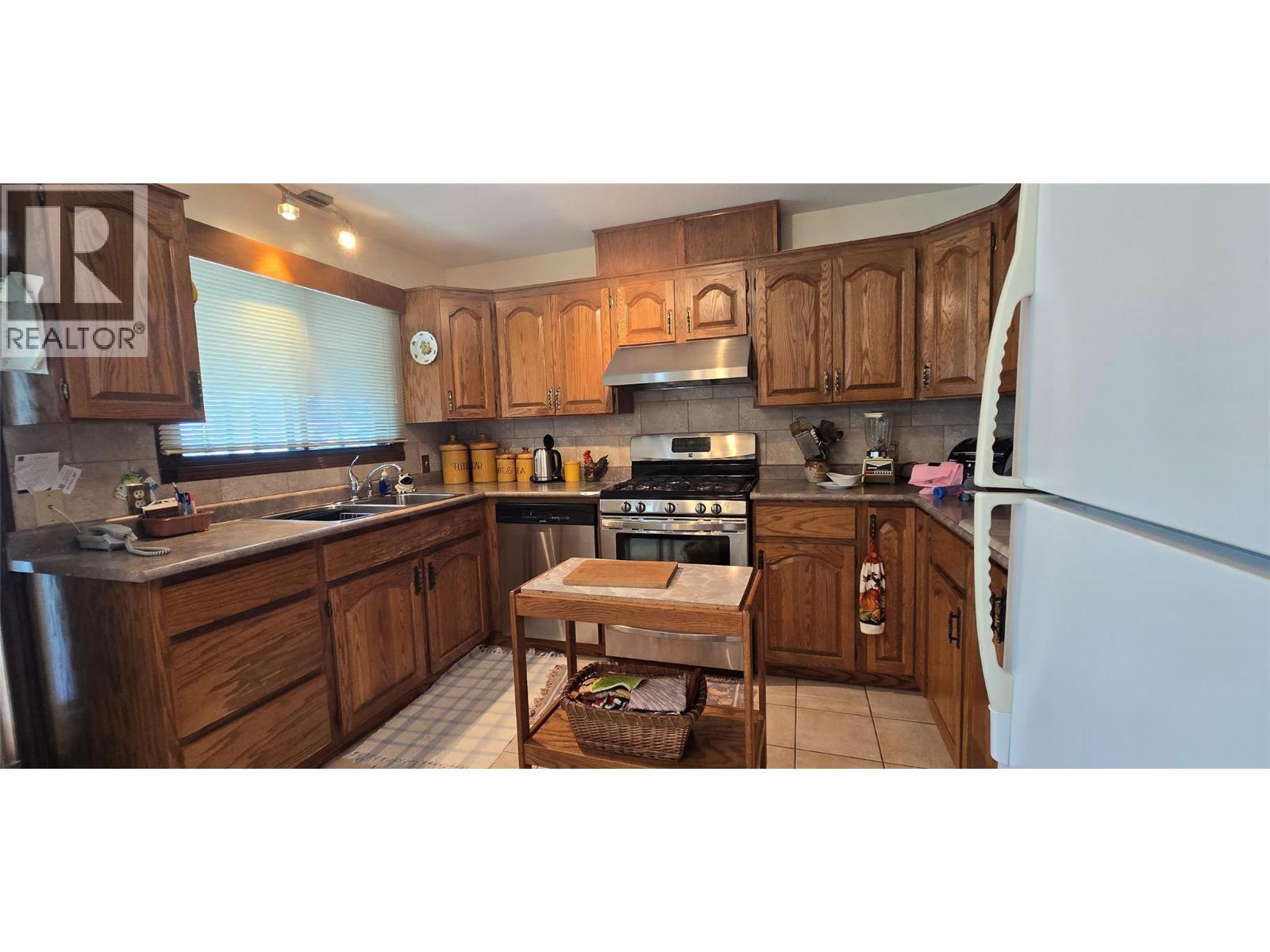 26 Bayview Crescent, Osoyoos, BC - Indoor Photo Showing Kitchen With Double Sink