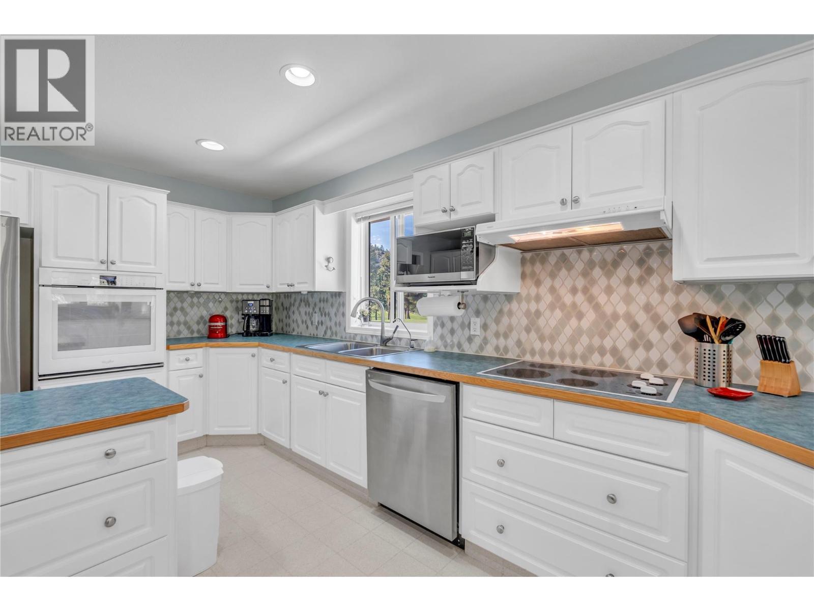 202 Range Road, Kaleden, BC - Indoor Photo Showing Kitchen With Double Sink