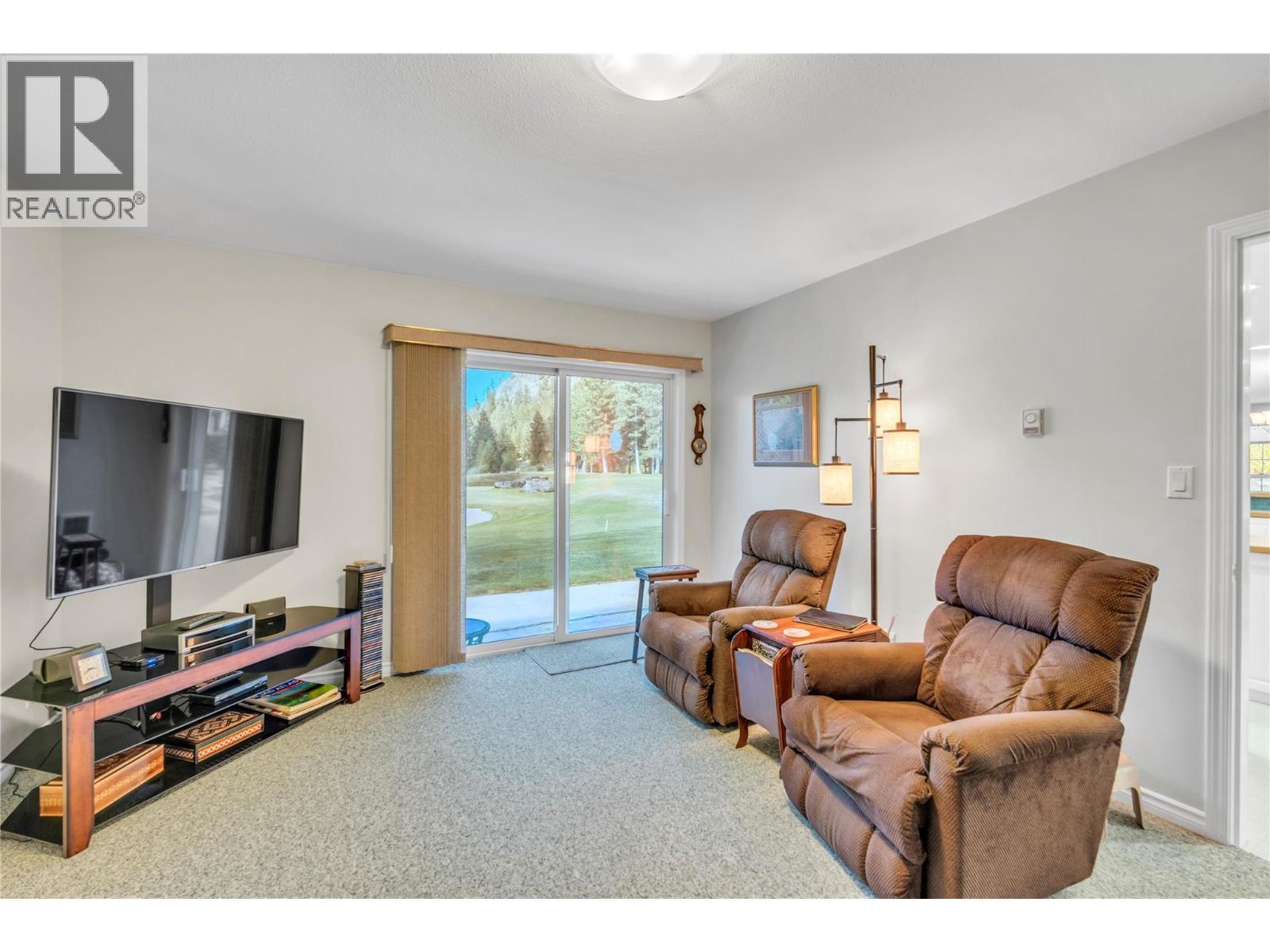 202 Range Road, Kaleden, BC - Indoor Photo Showing Living Room