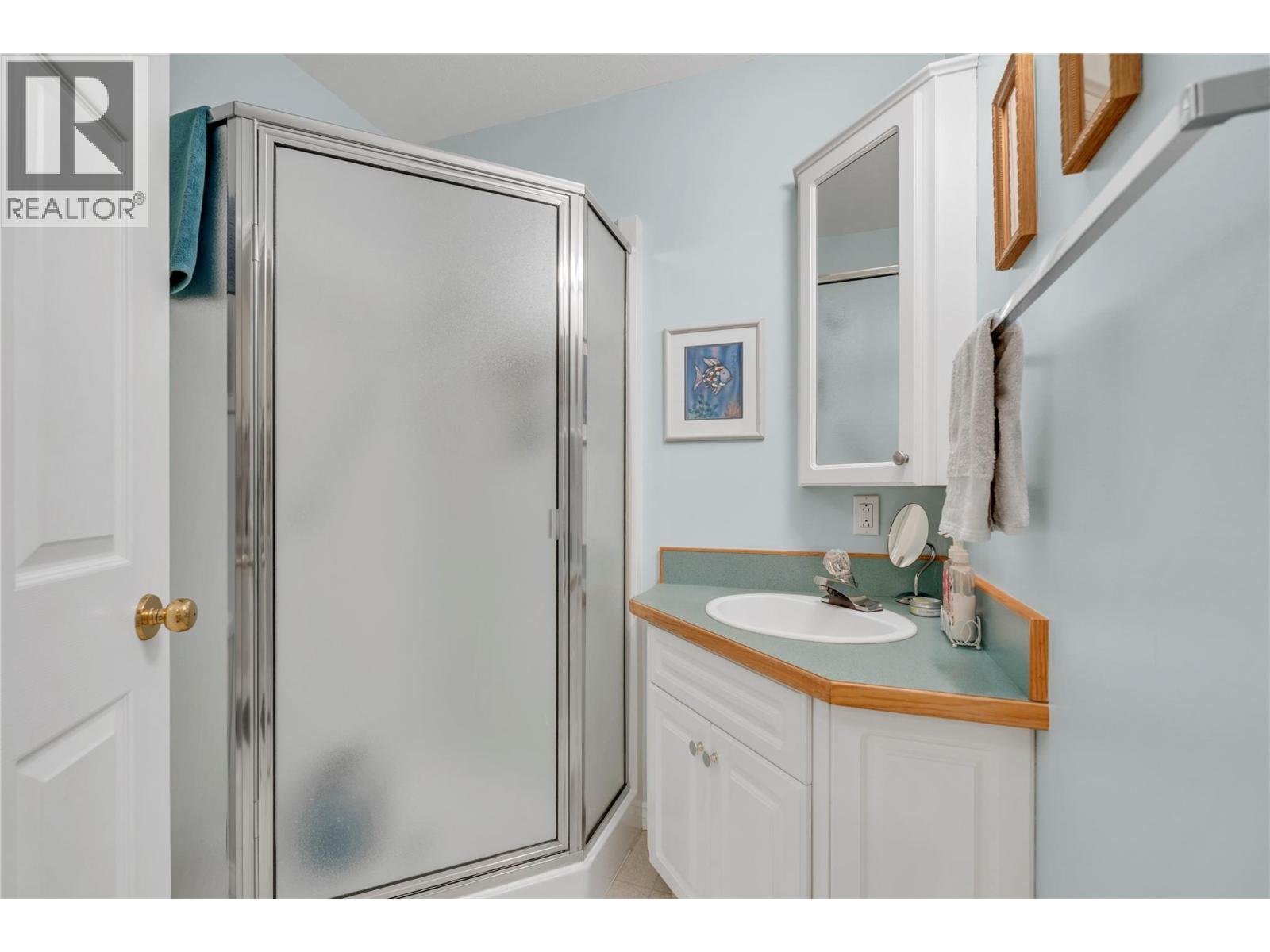 202 Range Road, Kaleden, BC - Indoor Photo Showing Bathroom