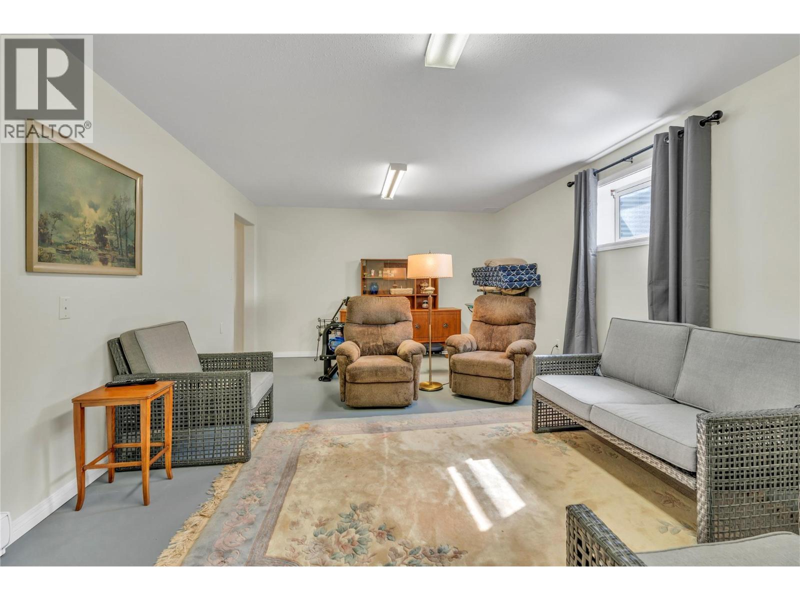202 Range Road, Kaleden, BC - Indoor Photo Showing Living Room