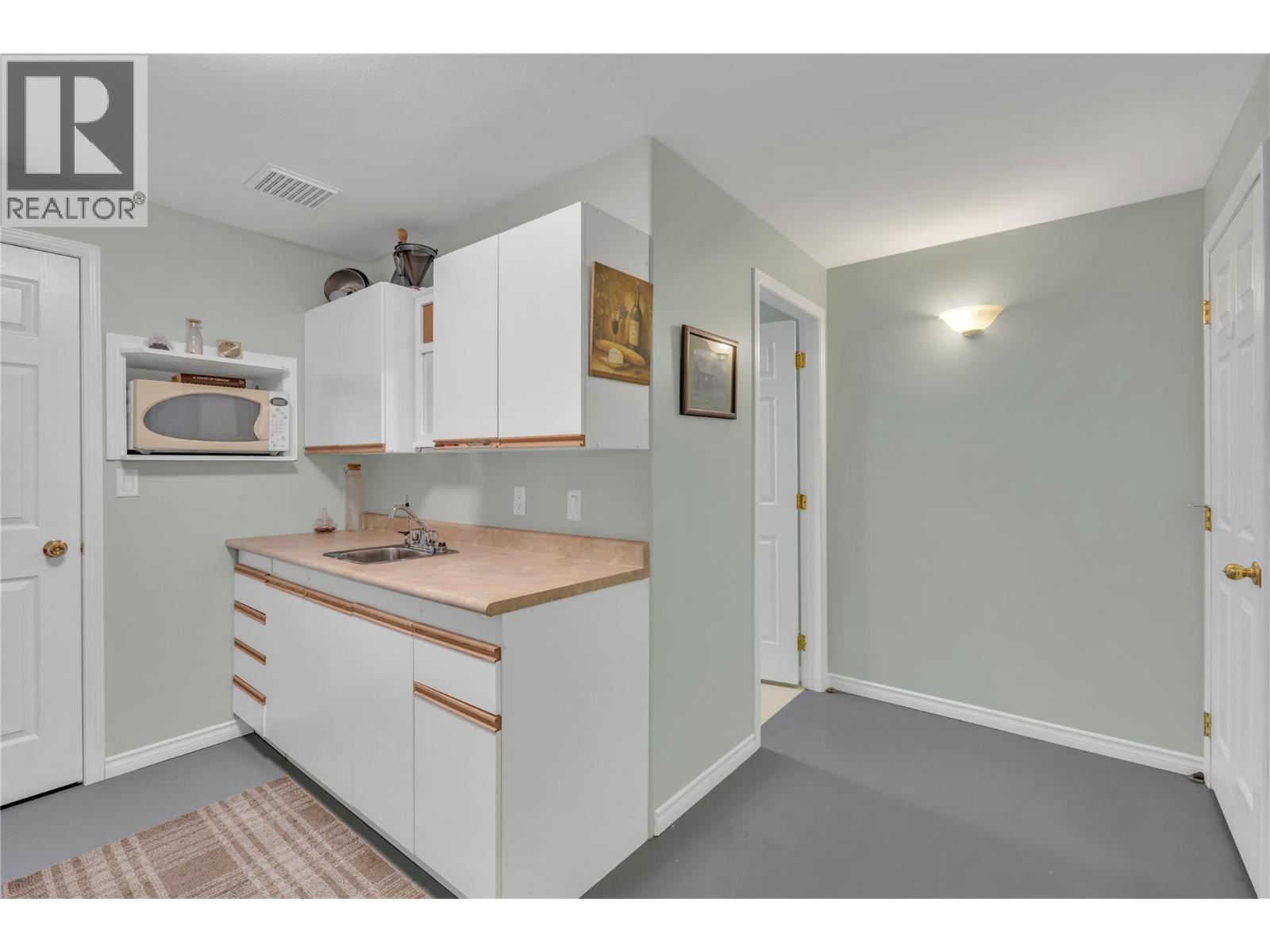 202 Range Road, Kaleden, BC - Indoor Photo Showing Kitchen