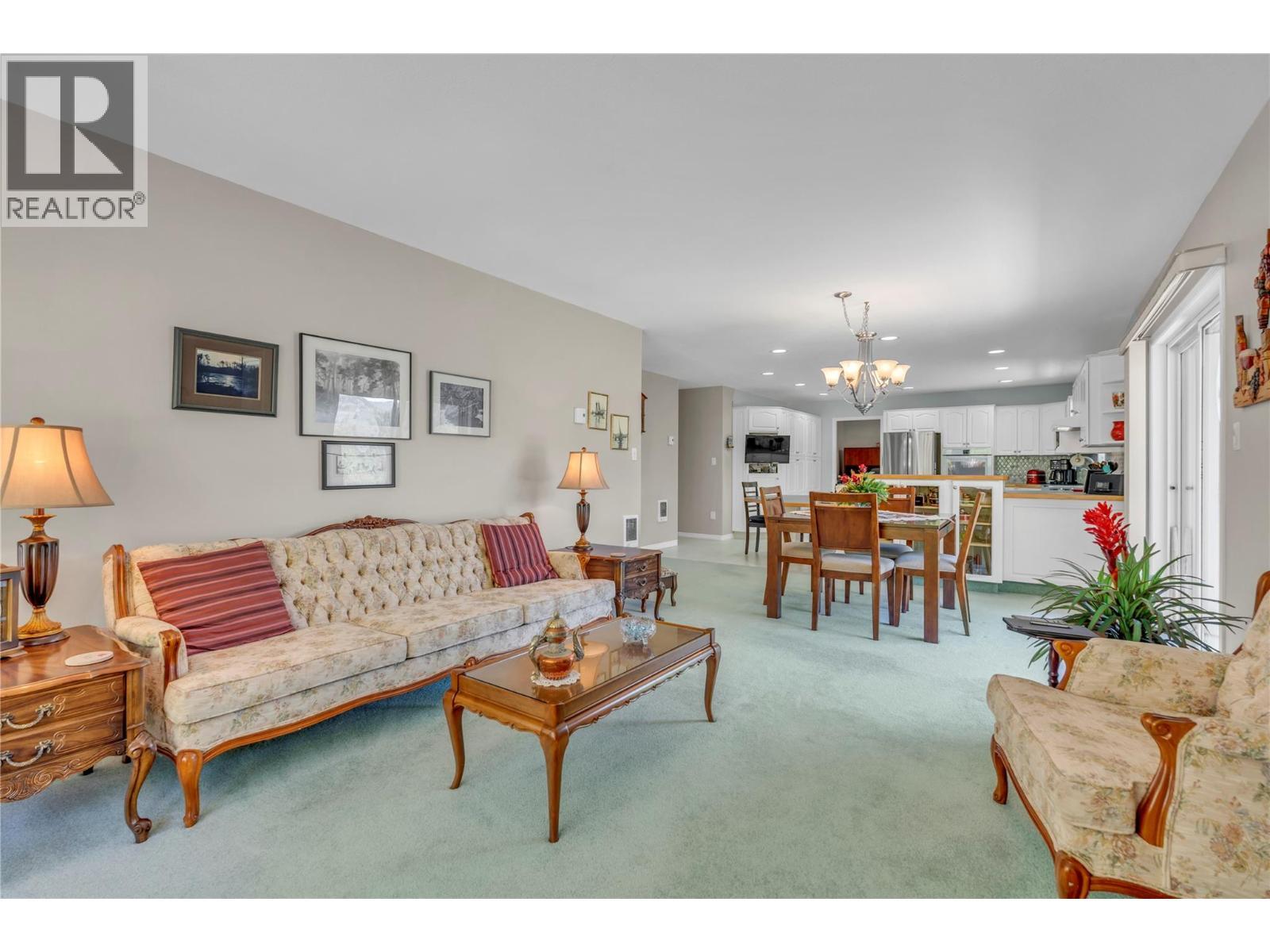 202 Range Road, Kaleden, BC - Indoor Photo Showing Living Room