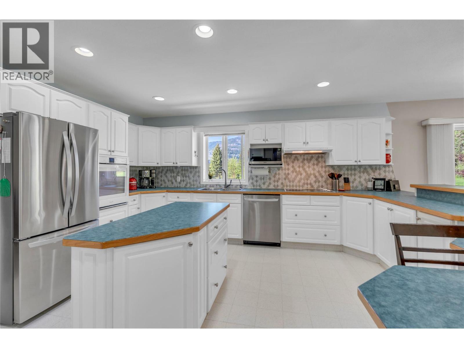 202 Range Road, Kaleden, BC - Indoor Photo Showing Kitchen