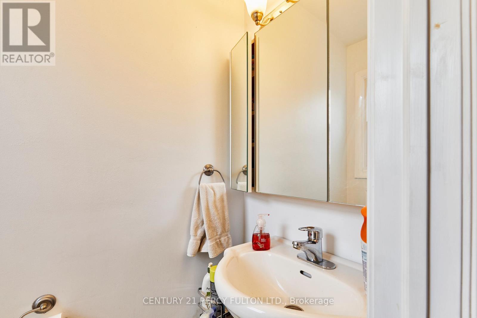 1349 Somerville Street N, Oshawa, ON - Indoor Photo Showing Bathroom