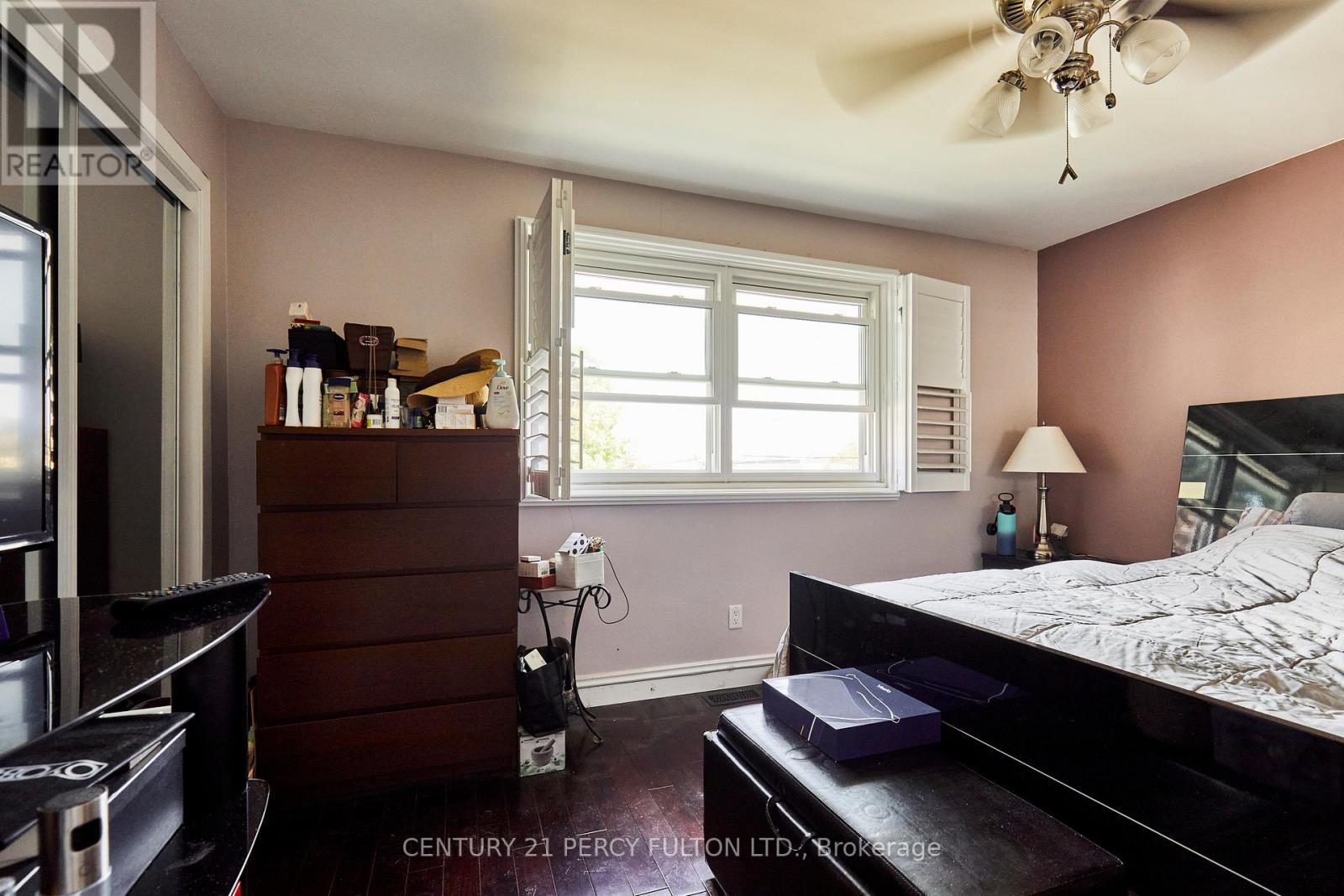 1349 Somerville Street N, Oshawa, ON - Indoor Photo Showing Bedroom