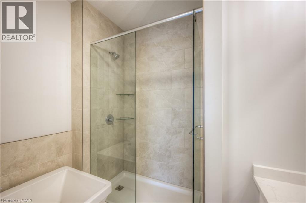 264 Blair Road Unit# 1, Cambridge, ON - Indoor Photo Showing Bathroom