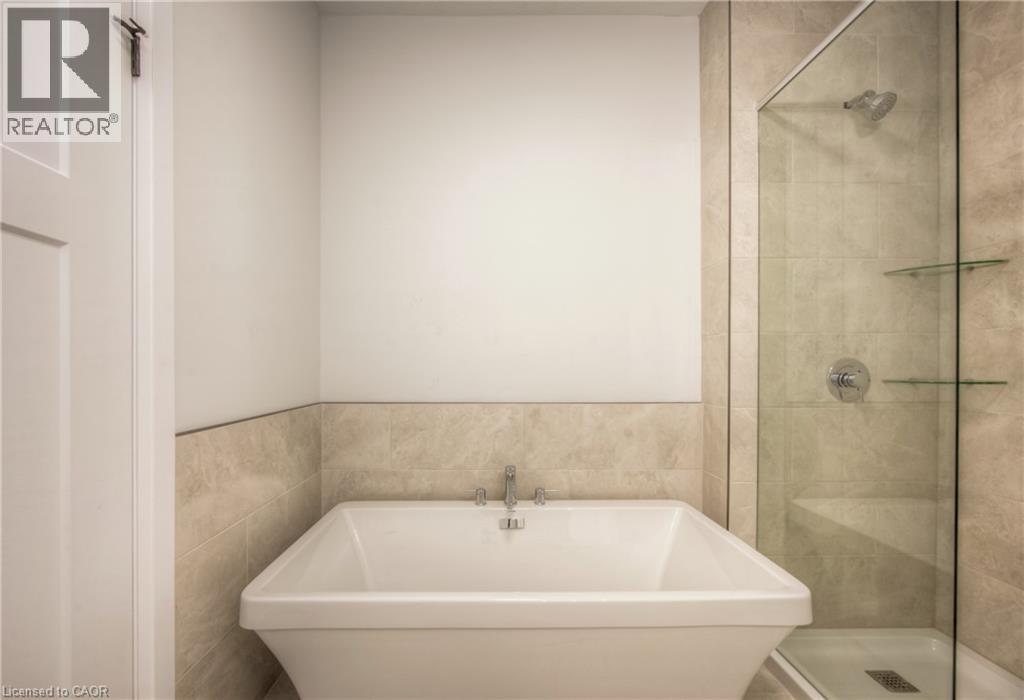 264 Blair Road Unit# 1, Cambridge, ON - Indoor Photo Showing Bathroom