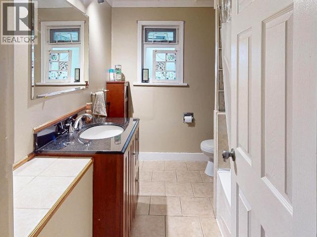 3361 Joyce Ave, Powell River, BC - Indoor Photo Showing Bathroom