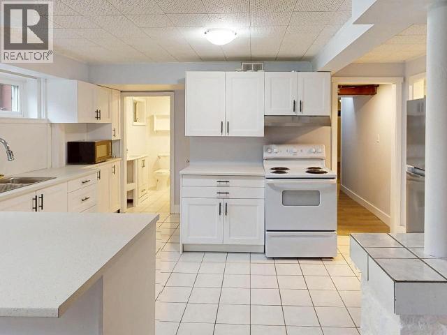 3361 Joyce Ave, Powell River, BC - Indoor Photo Showing Kitchen
