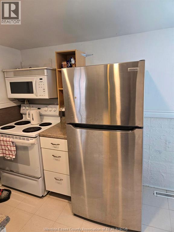 3595 Queen, Windsor, ON - Indoor Photo Showing Kitchen
