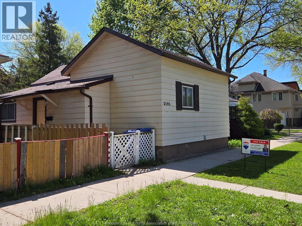 3595 Queen, Windsor, ON - Outdoor