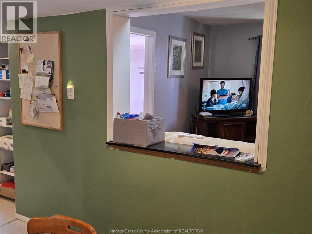 3595 Queen, Windsor, ON - Indoor Photo Showing Other Room