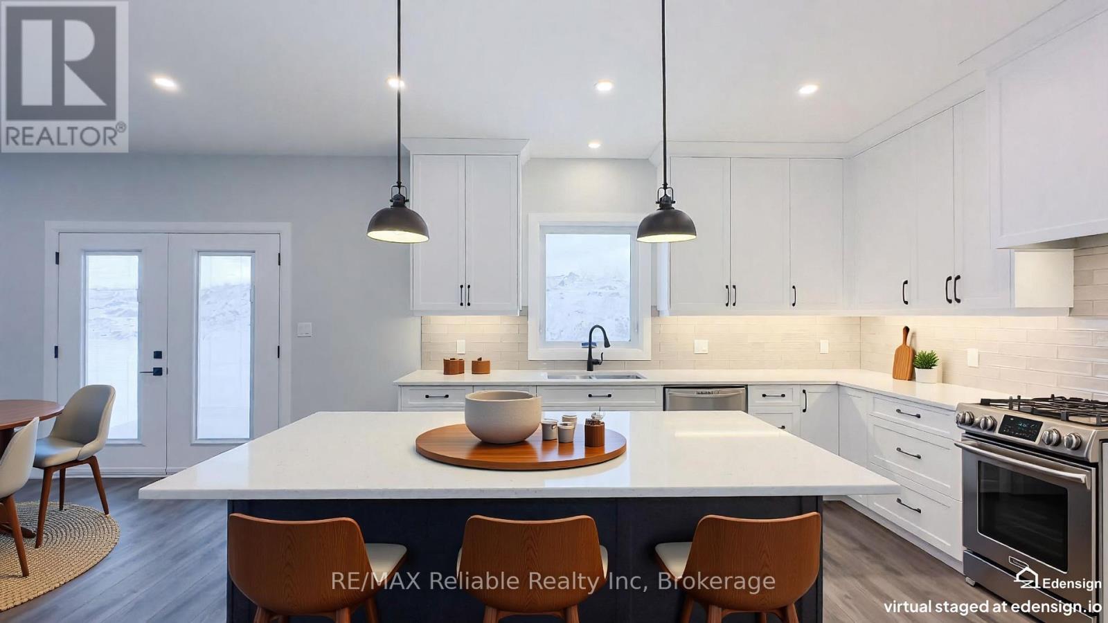 465 Warren Street, Goderich (Goderich (Town)), ON - Indoor Photo Showing Kitchen With Double Sink With Upgraded Kitchen