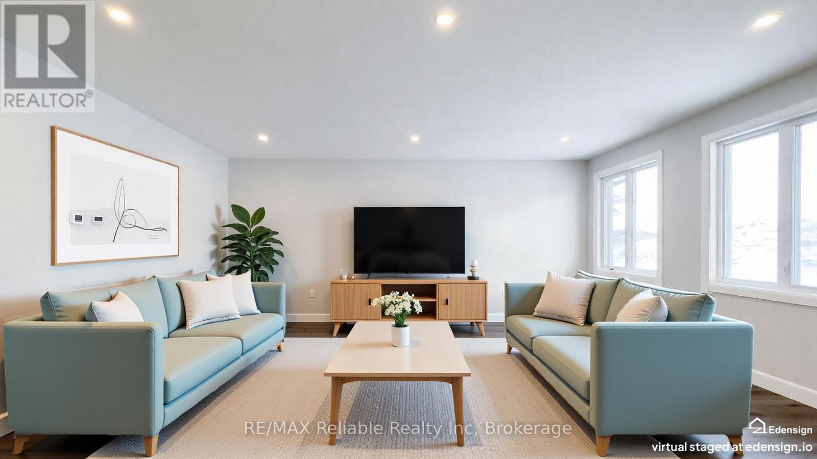 465 Warren Street, Goderich (Goderich (Town)), ON - Indoor Photo Showing Living Room