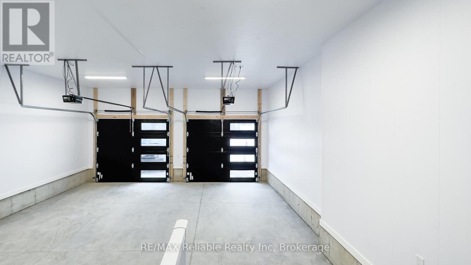465 Warren Street, Goderich (Goderich (Town)), ON - Indoor Photo Showing Garage