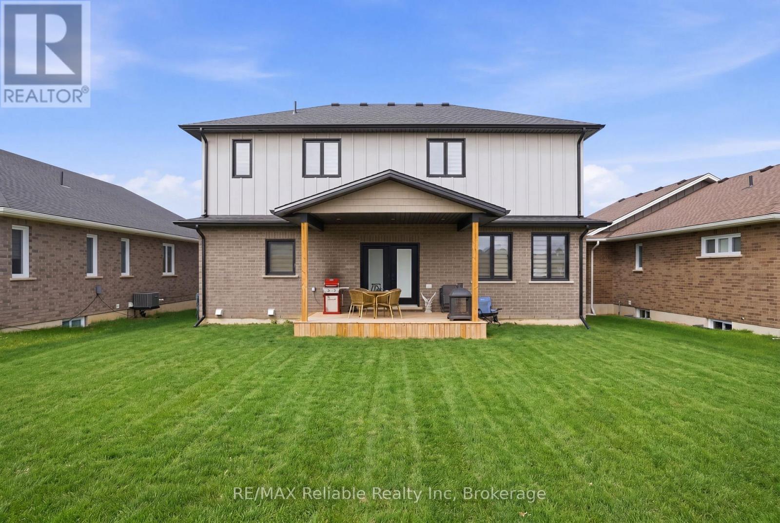 465 Warren Street, Goderich (Goderich (Town)), ON - Outdoor With Exterior