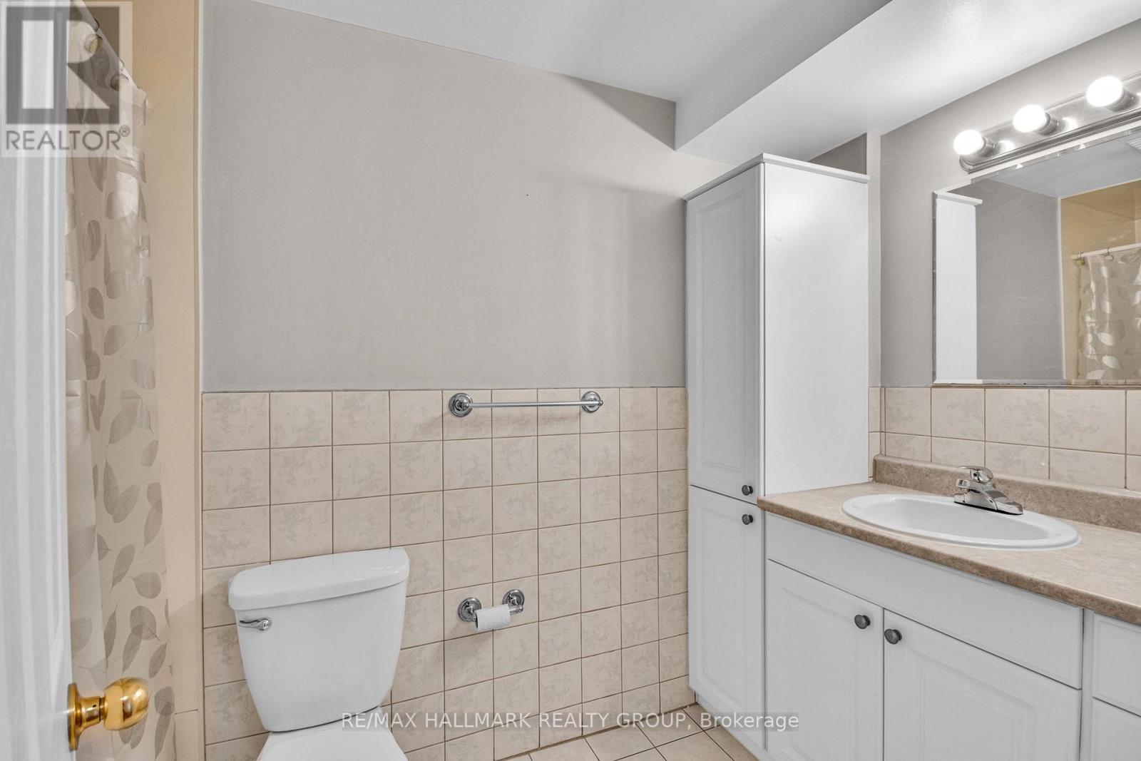338 Stone Quarry Private, Ottawa, ON - Indoor Photo Showing Bathroom