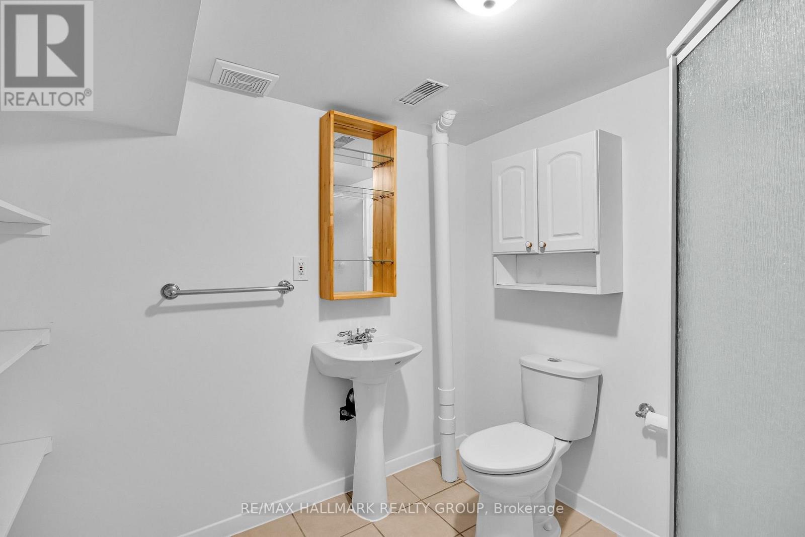 338 Stone Quarry Private, Ottawa, ON - Indoor Photo Showing Bathroom