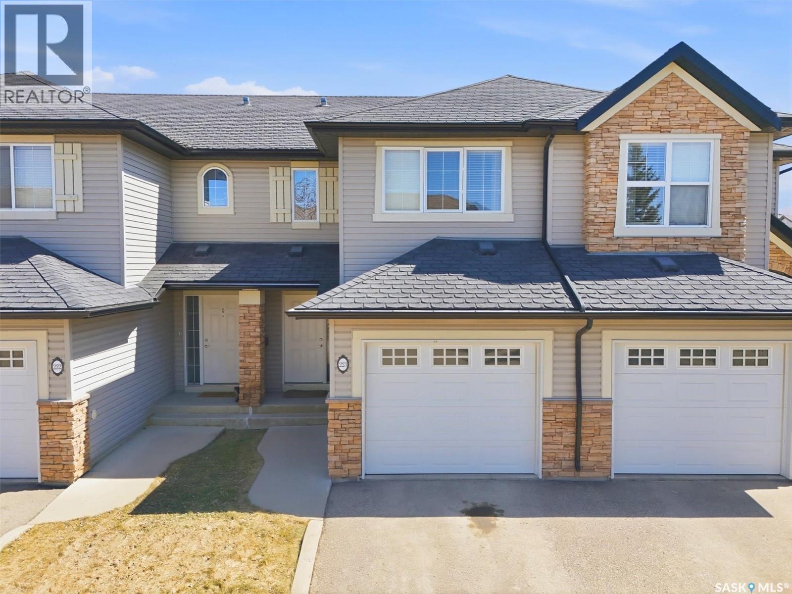 105 Lynd Crescent, Saskatoon, SK - Outdoor With Facade