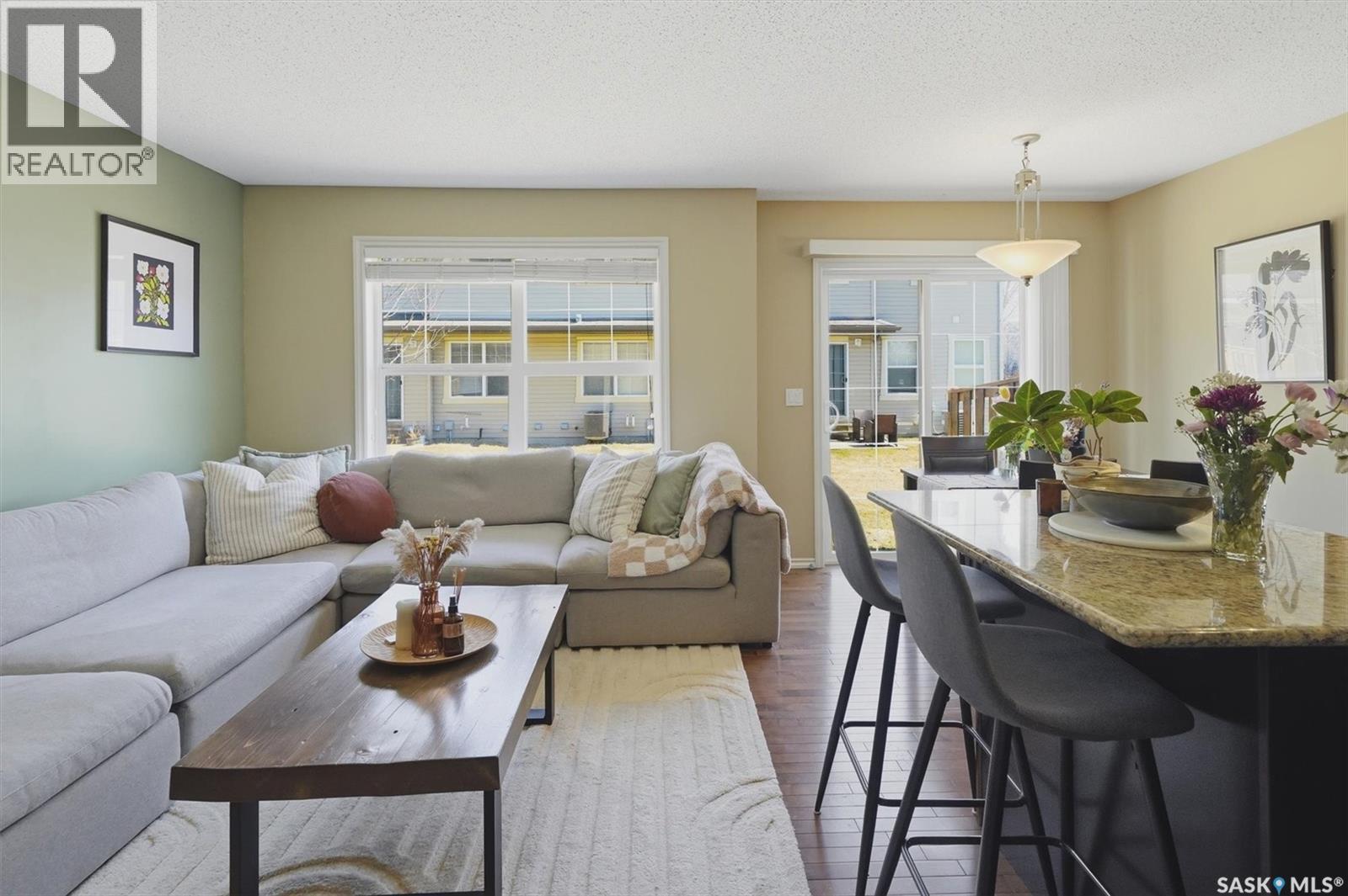 105 Lynd Crescent, Saskatoon, SK - Indoor Photo Showing Living Room