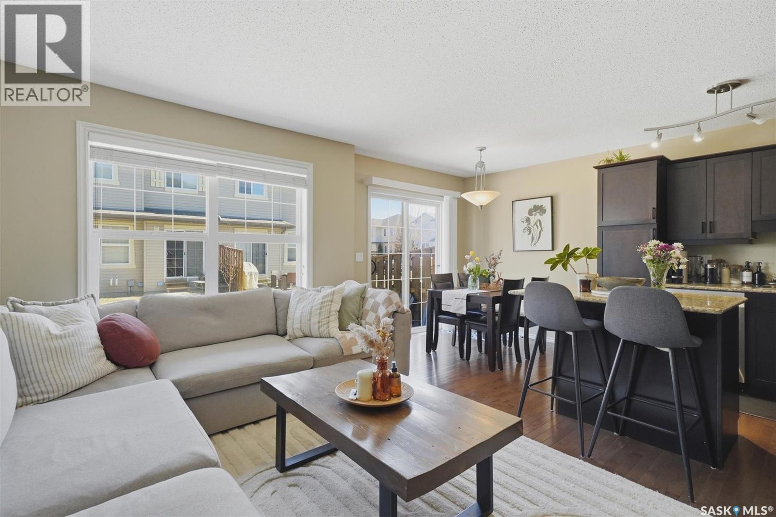 105 Lynd Crescent, Saskatoon, SK - Indoor Photo Showing Living Room