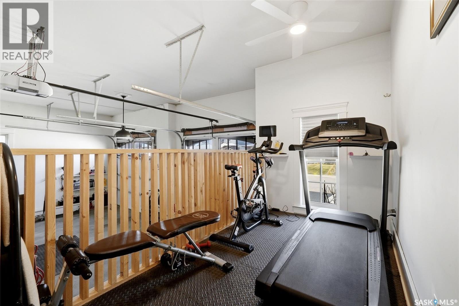 6105 Little Pine Loop, Regina, SK - Indoor Photo Showing Gym Room