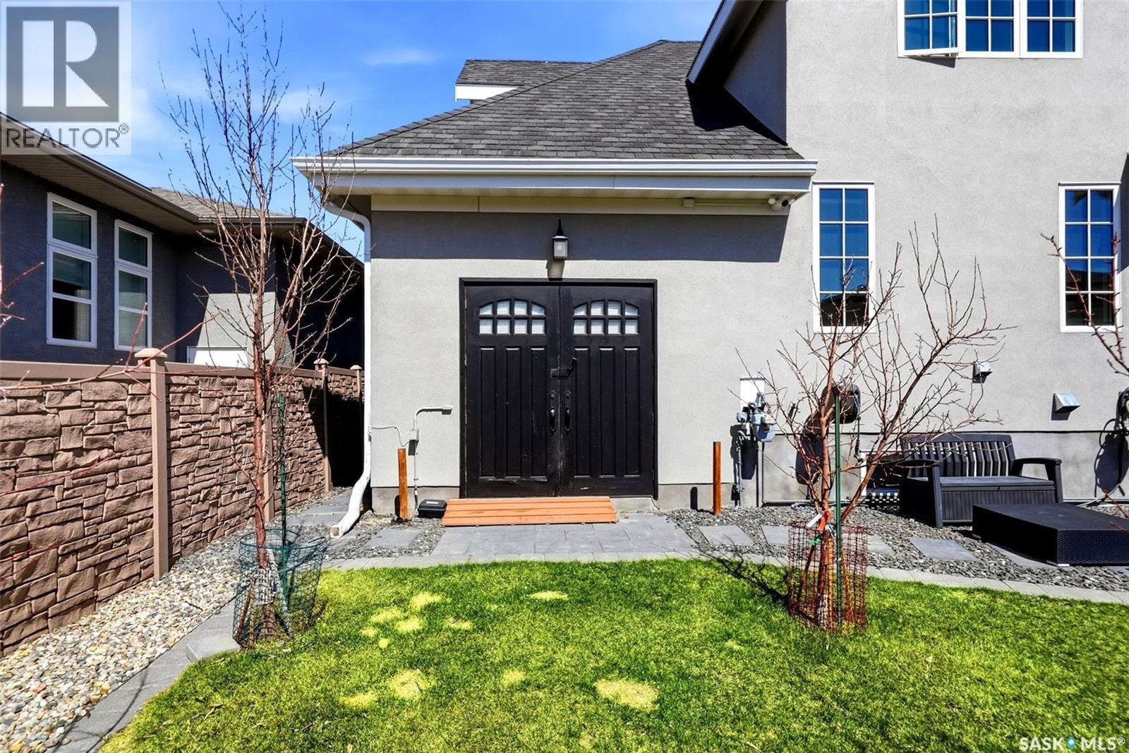 6105 Little Pine Loop, Regina, SK - Outdoor