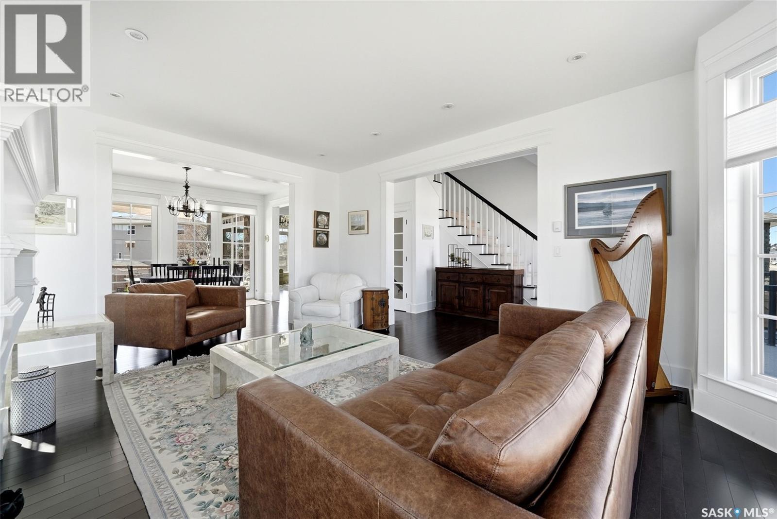 6105 Little Pine Loop, Regina, SK - Indoor Photo Showing Living Room