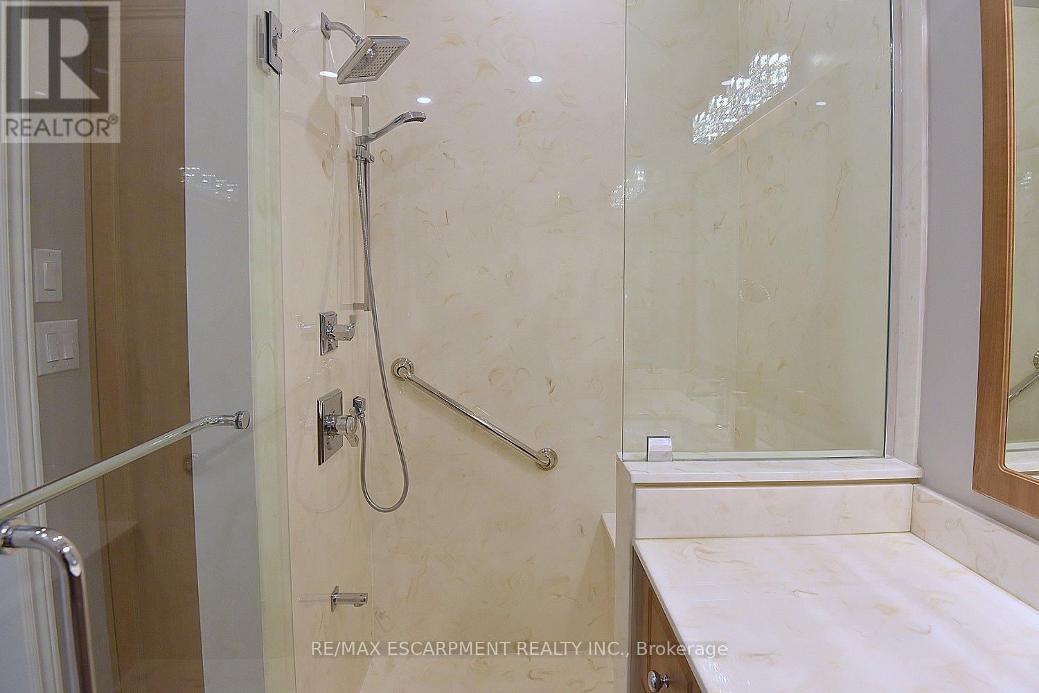 49 Riveroaks Drive, Hamilton, ON - Indoor Photo Showing Bathroom