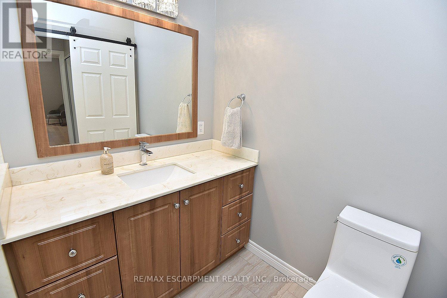 49 Riveroaks Drive, Hamilton, ON - Indoor Photo Showing Bathroom