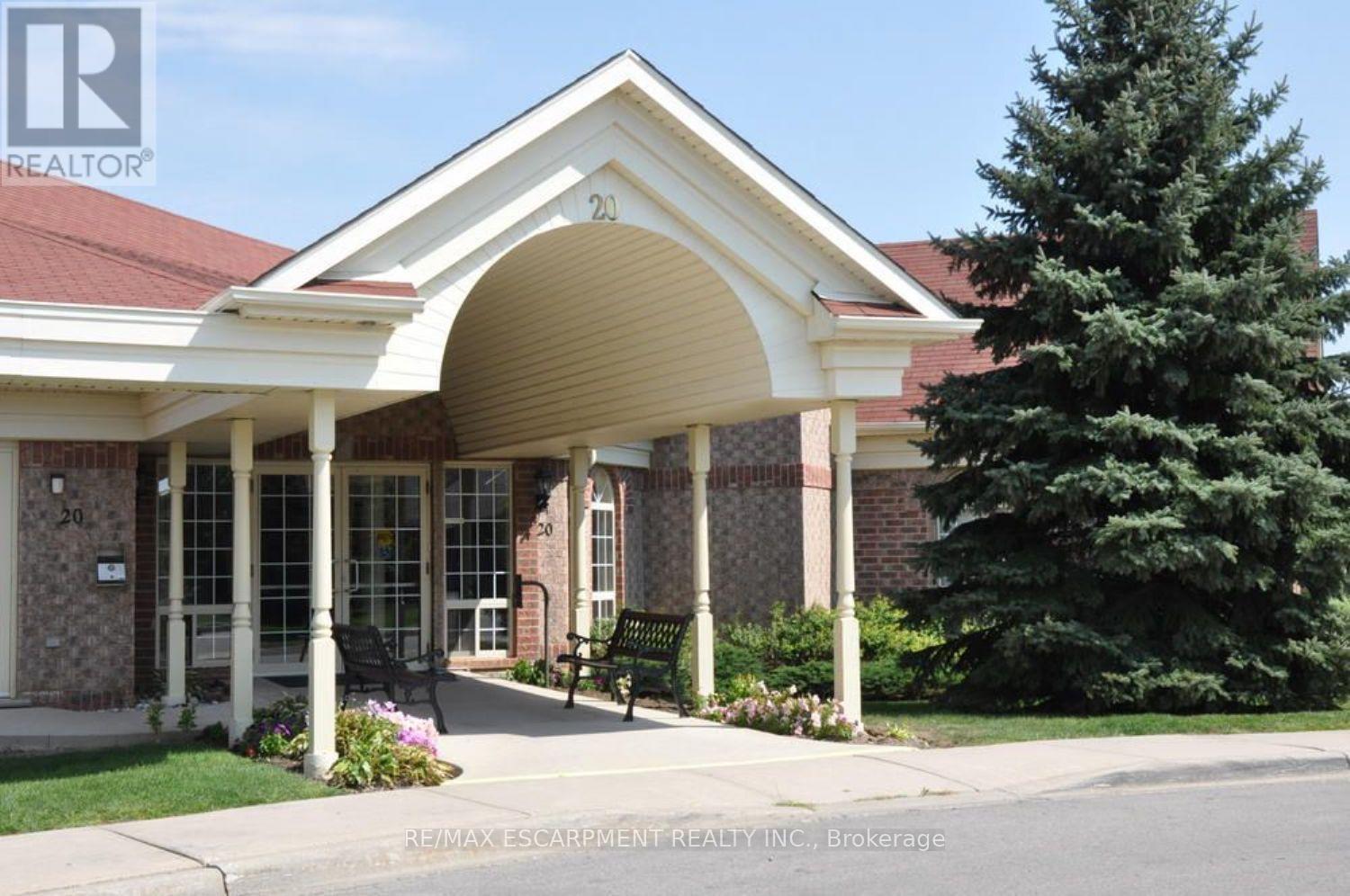 49 Riveroaks Drive, Hamilton, ON - Outdoor