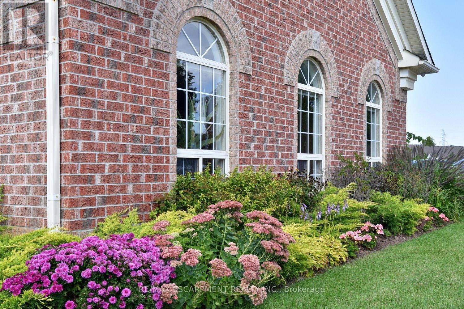 49 Riveroaks Drive, Hamilton, ON - Outdoor