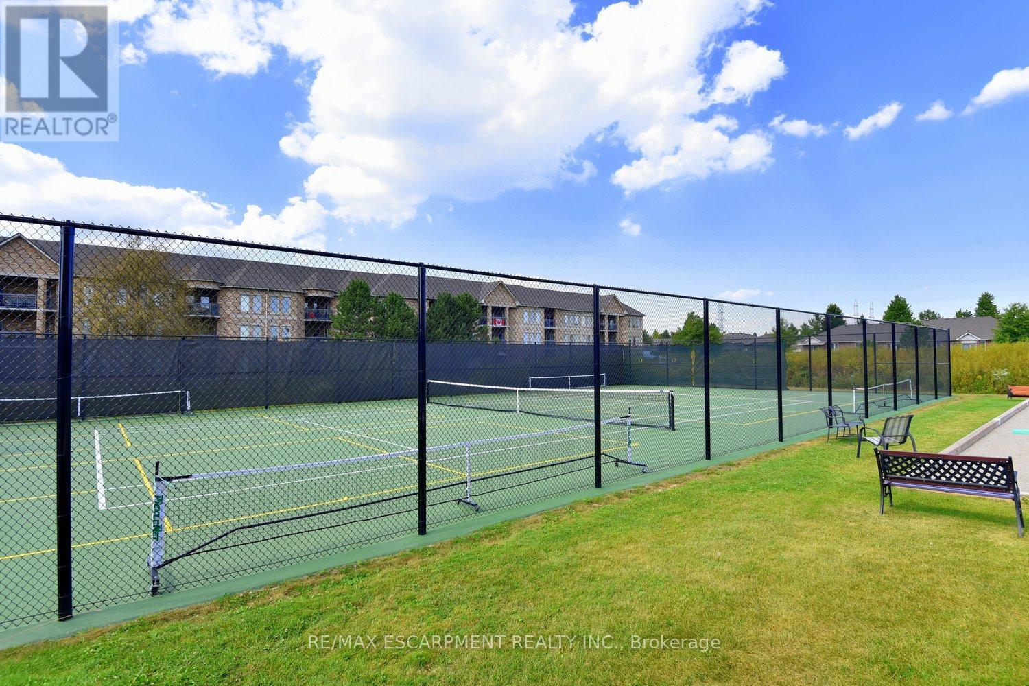 49 Riveroaks Drive, Hamilton, ON - Outdoor