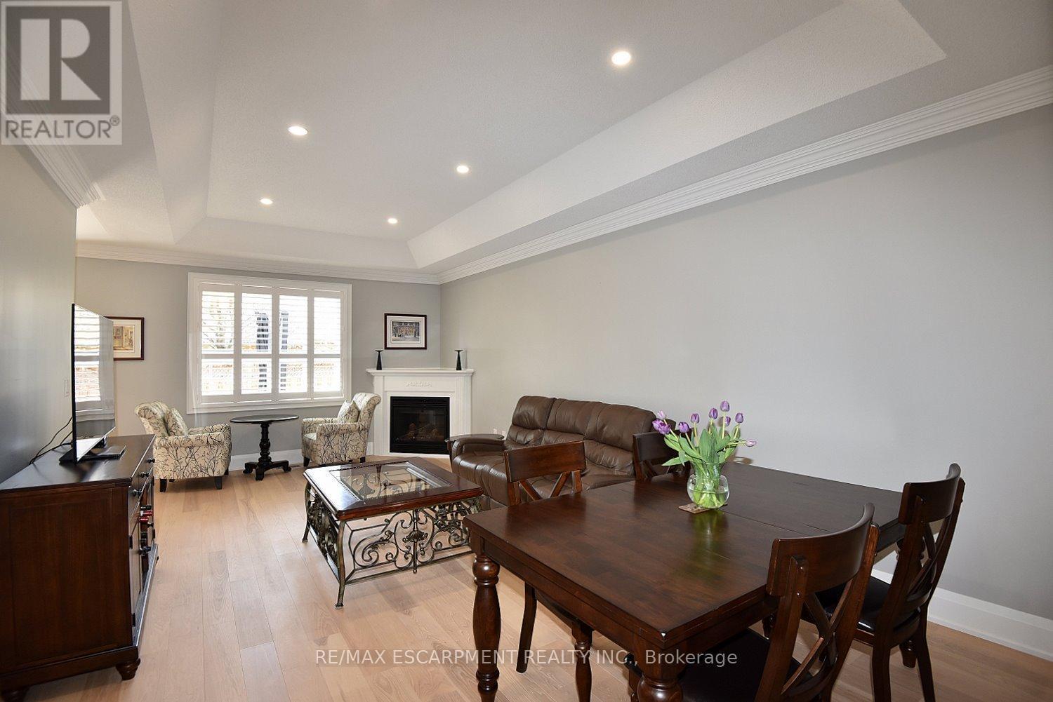 49 Riveroaks Drive, Hamilton, ON - Indoor With Fireplace