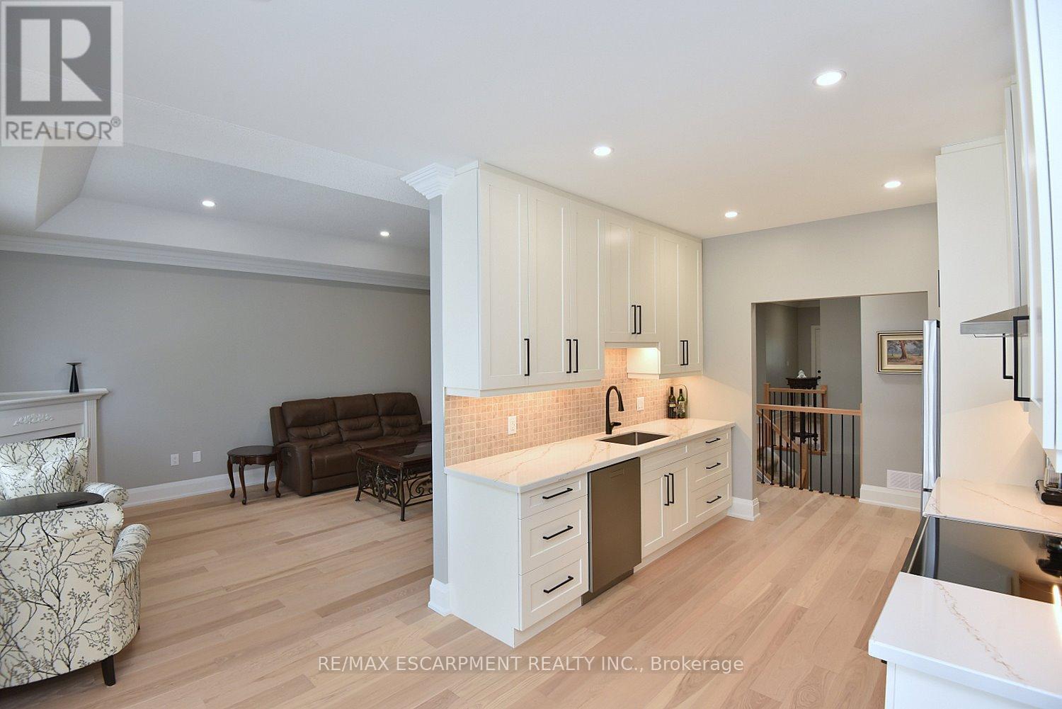 49 Riveroaks Drive, Hamilton, ON - Indoor