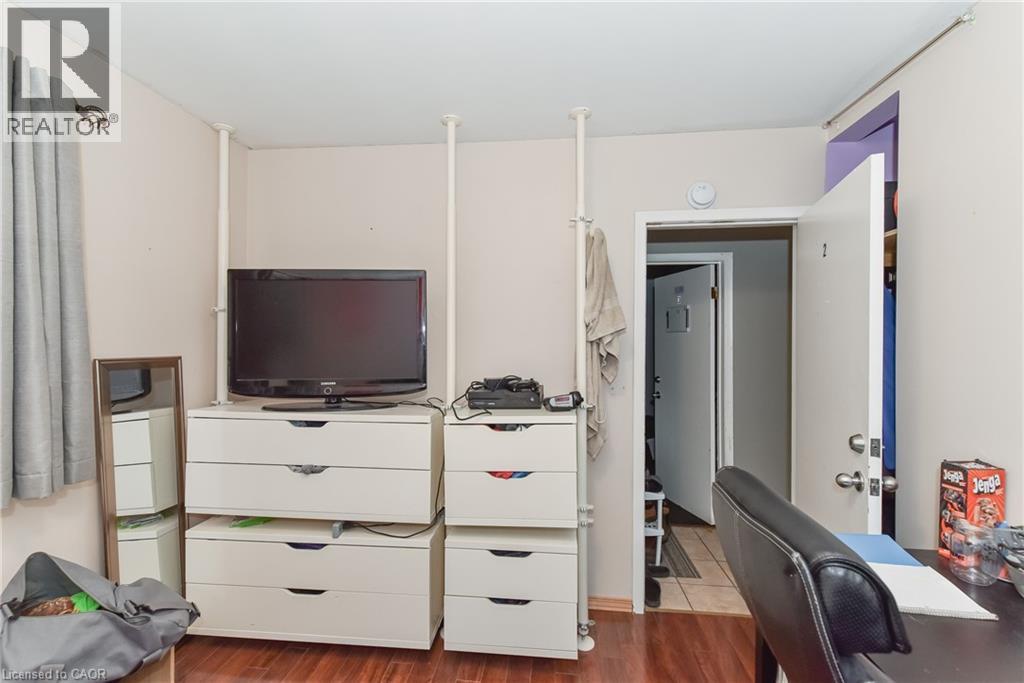 166 Elgin Crescent, Waterloo, ON - Indoor