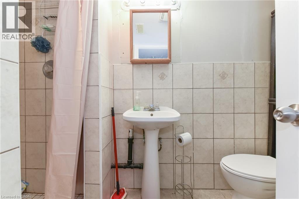 166 Elgin Crescent, Waterloo, ON - Indoor Photo Showing Bathroom