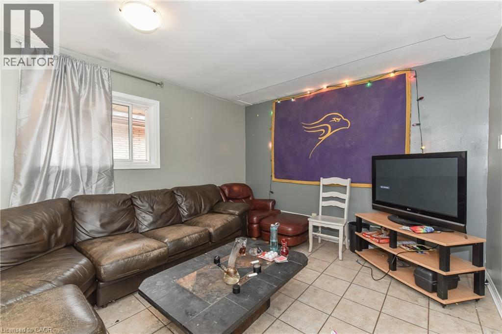 166 Elgin Crescent, Waterloo, ON - Indoor Photo Showing Living Room