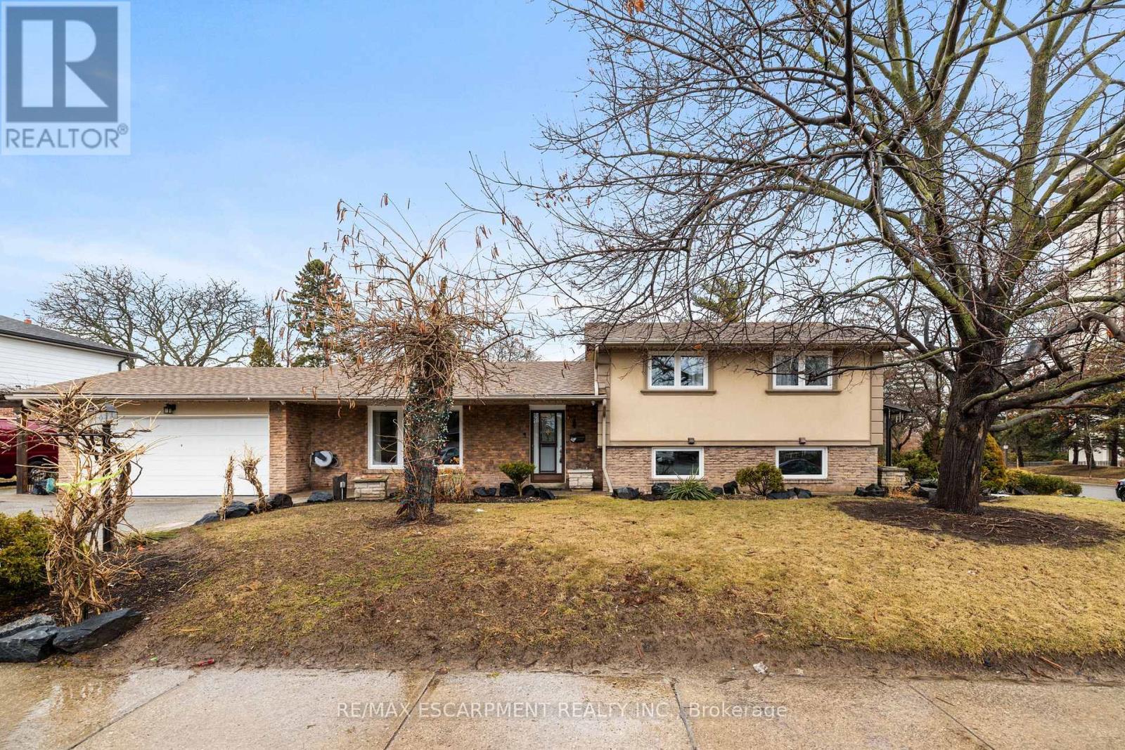 1045 Bloor Street, Mississauga, ON - Outdoor