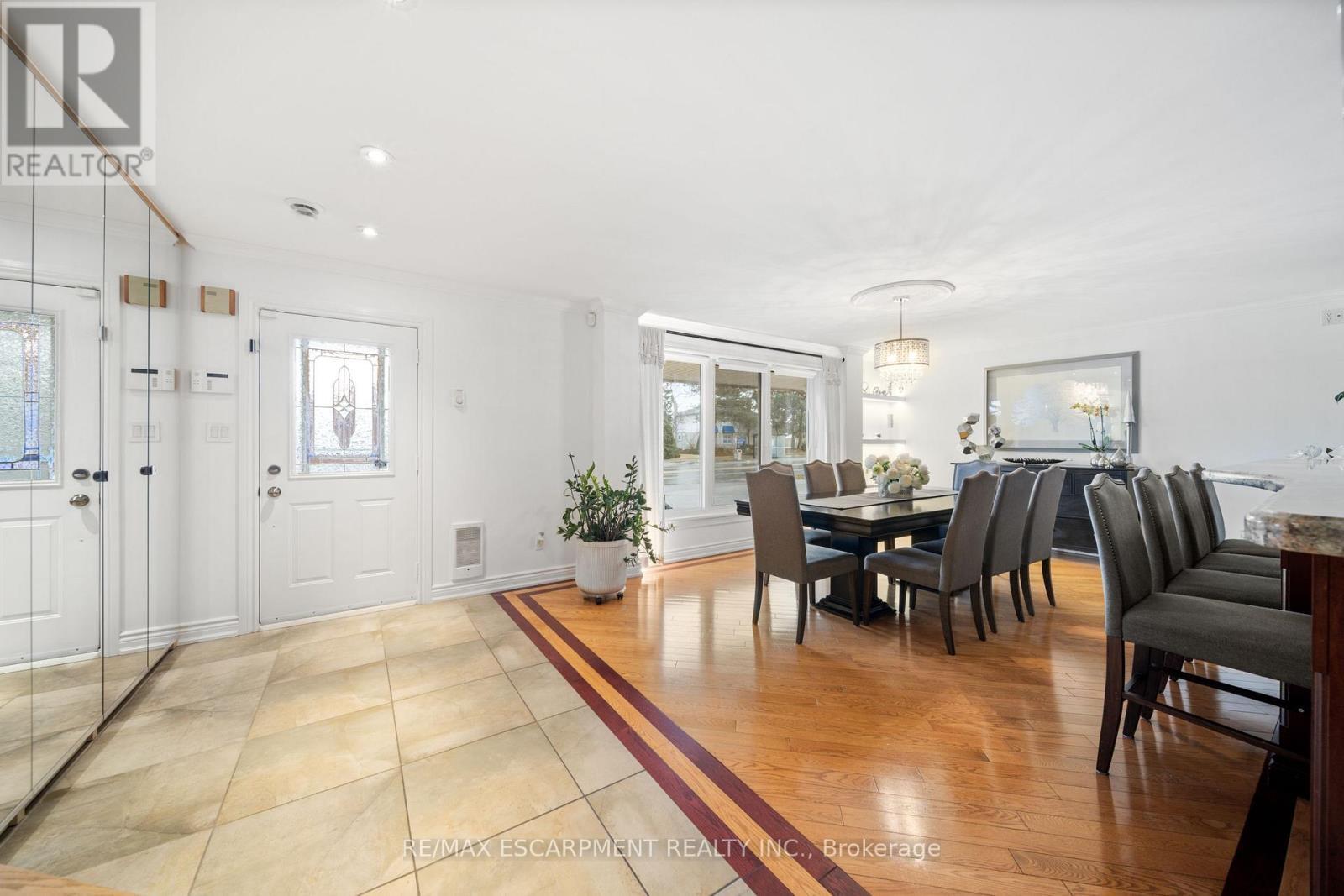 1045 Bloor Street, Mississauga, ON - Indoor Photo Showing Dining Room