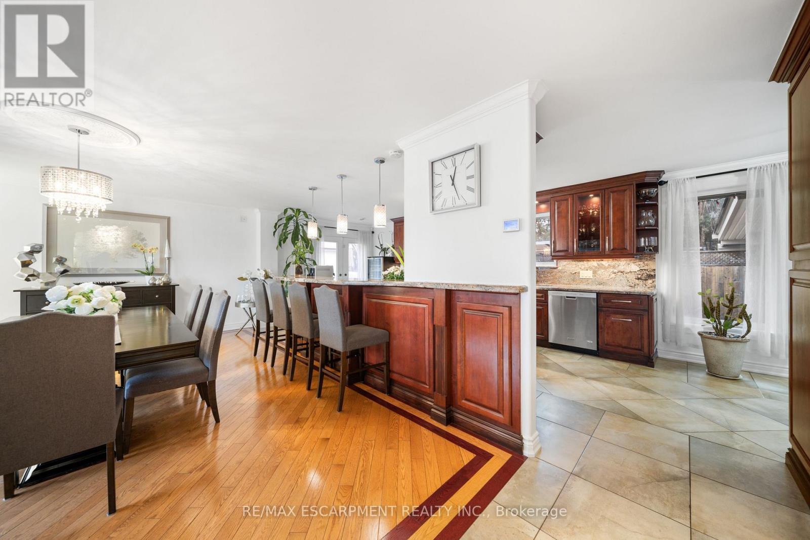 1045 Bloor Street, Mississauga, ON - Indoor