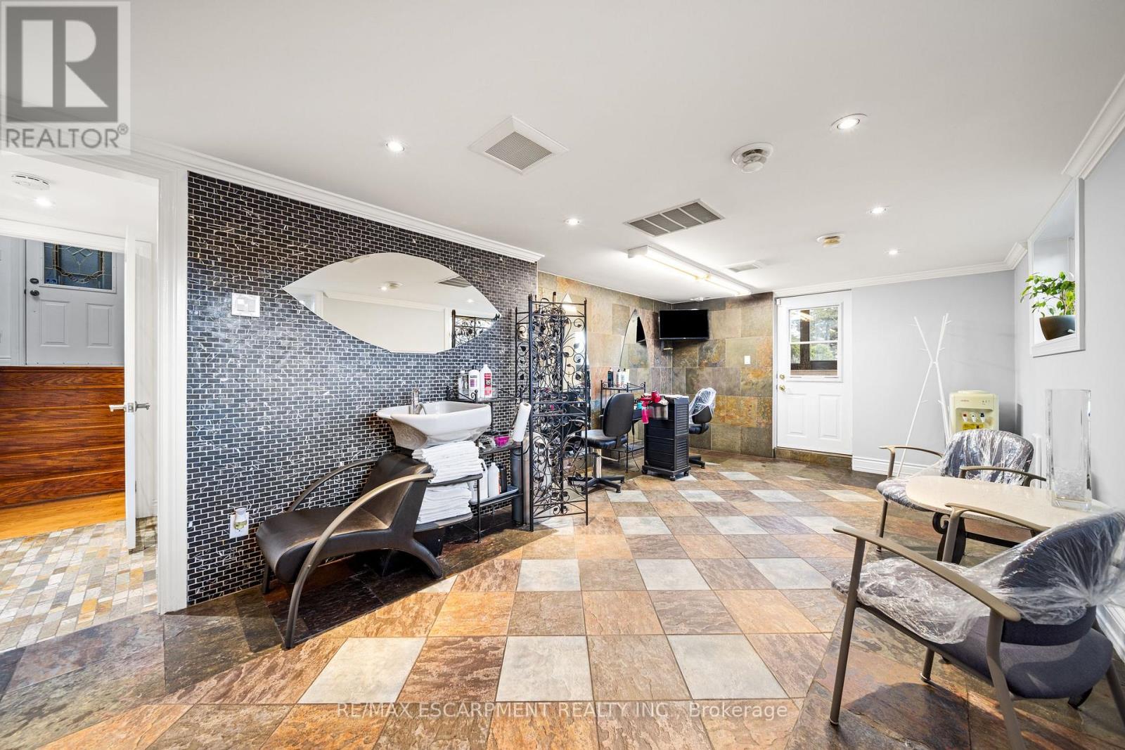 1045 Bloor Street, Mississauga, ON - Indoor