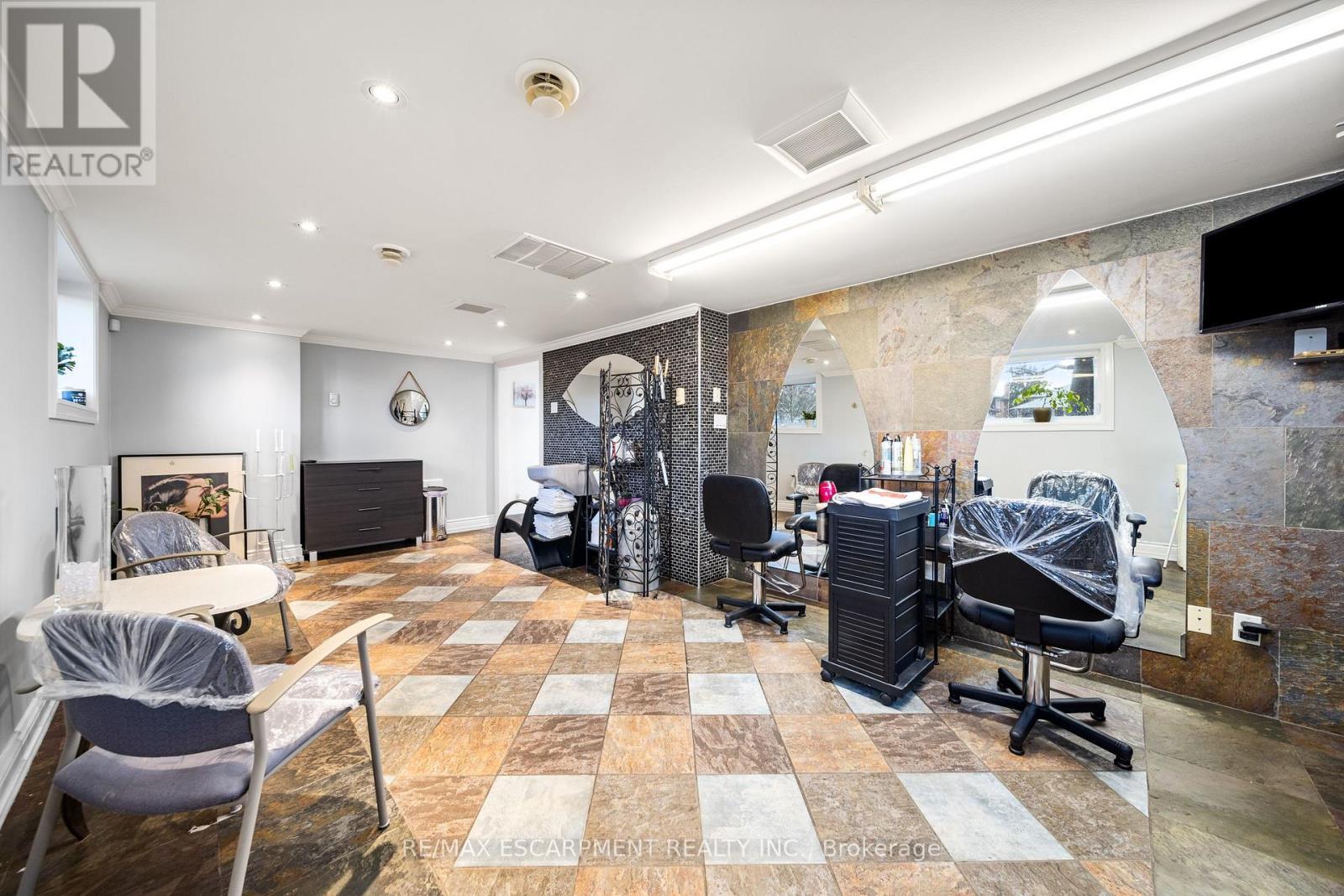 1045 Bloor Street, Mississauga, ON - Indoor Photo Showing Other Room