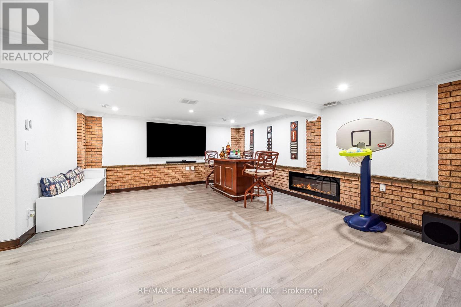 1045 Bloor Street, Mississauga, ON - Indoor