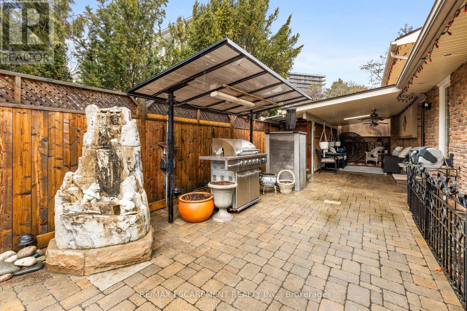 1045 Bloor Street, Mississauga, ON - Outdoor